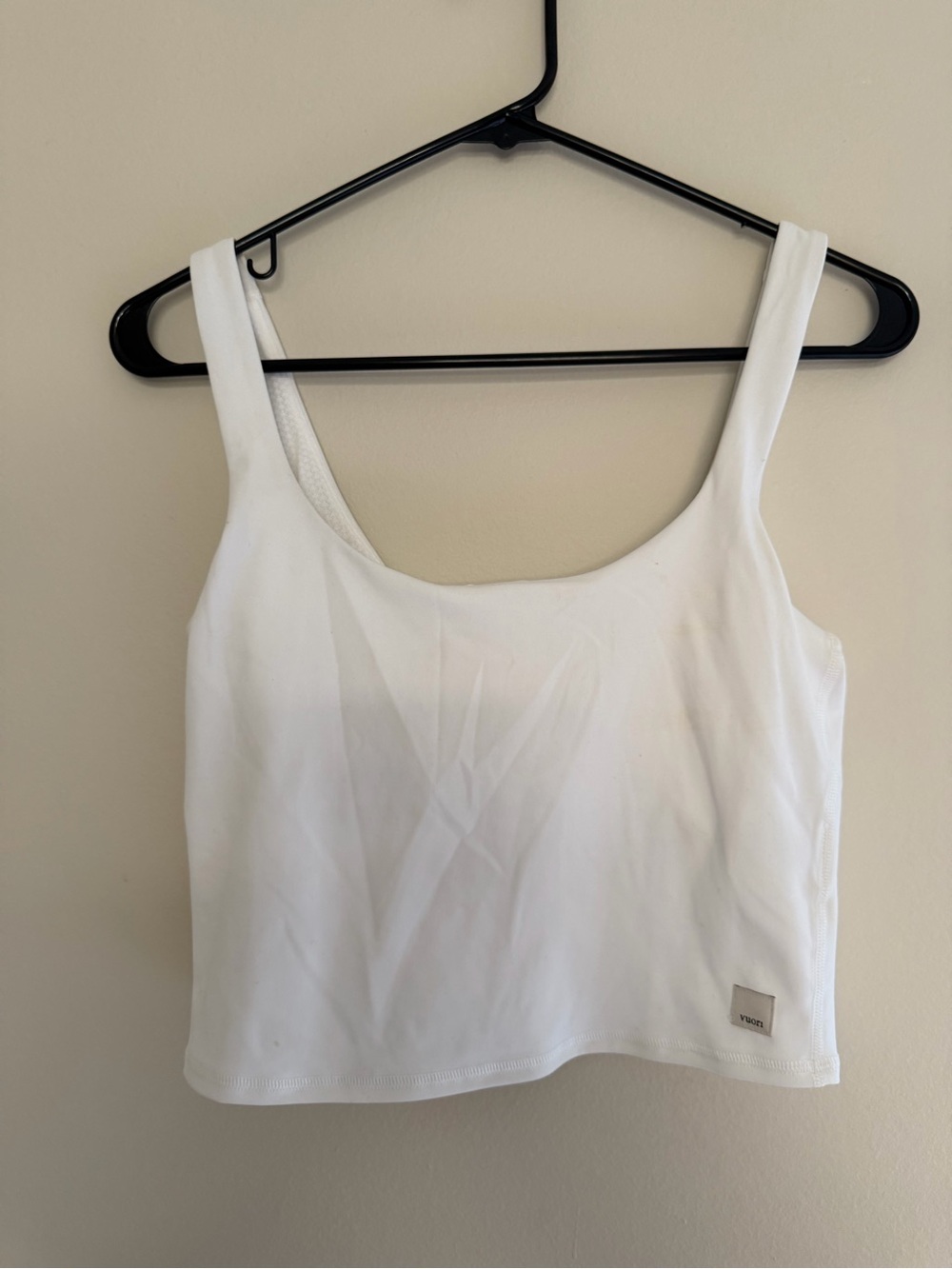 Vuori White Performance Tank / Built-In Bra Top white size small